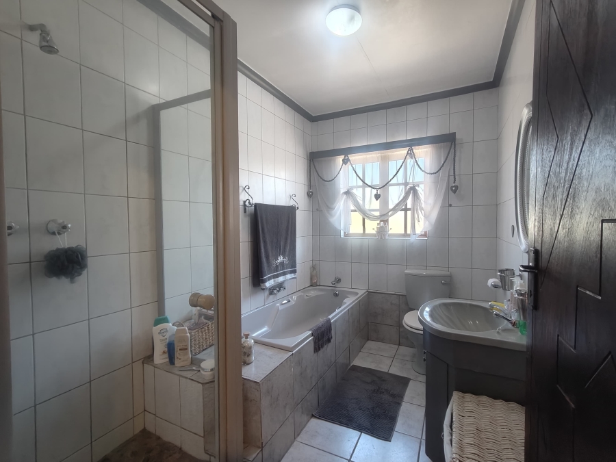 4 Bedroom Property for Sale in Oos Einde North West